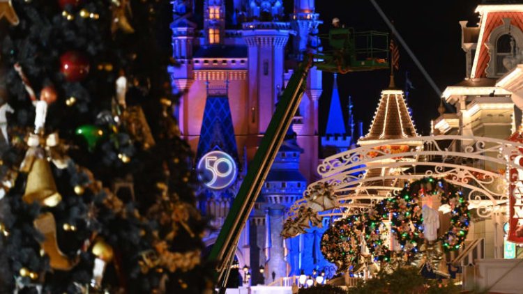 Christmas Cheer Arrives Early at Walt Disney World