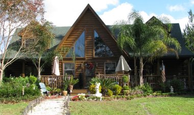 Lake Helen Cabin Offers Retreat from Urban Life