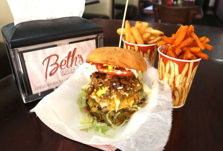Beth's Burger Bar to Open in Stoneybrook West