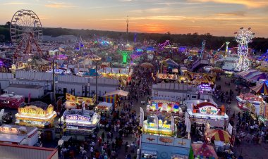 Packed Crowds On Strawberry Festival's Last Weekend