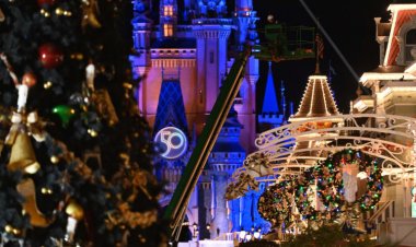 Christmas Cheer Arrives Early at Walt Disney World